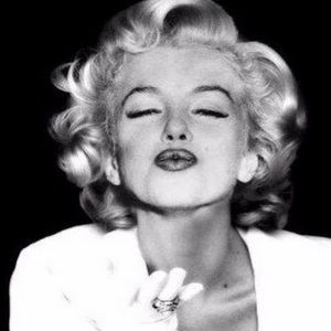 Meet your Posher, Raymee